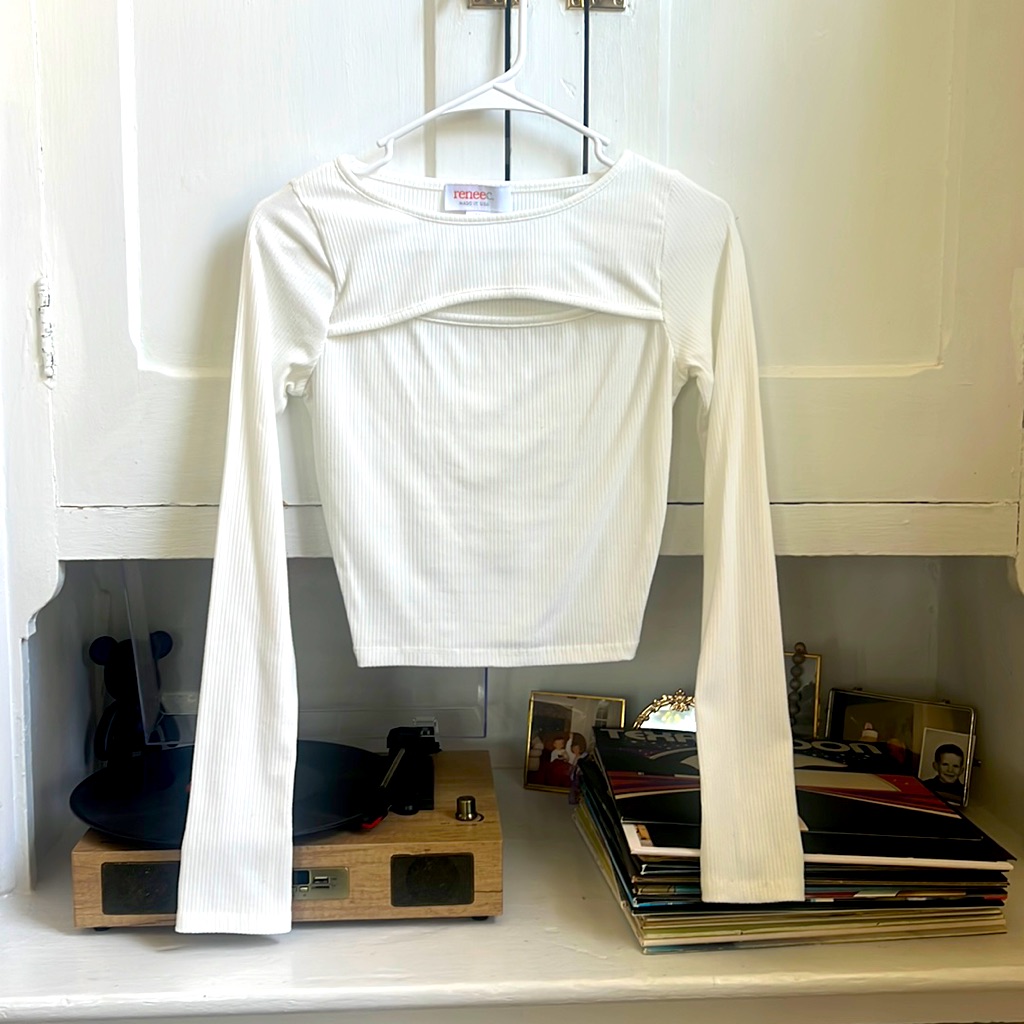 Basic- Keyhole Ribbed Tee